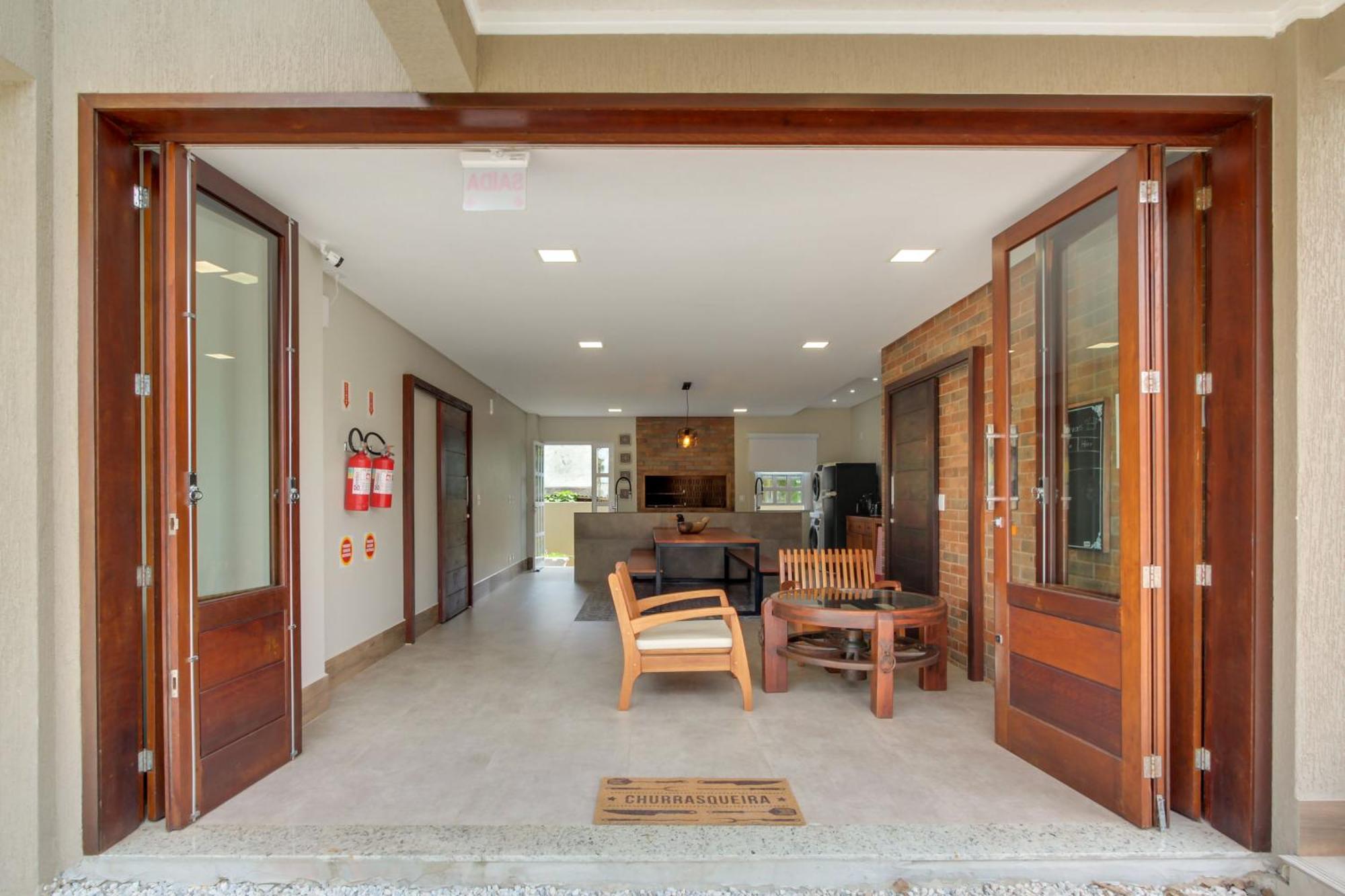 ボンビーニャスResidencial Casa Floraアパートメント エクステリア 写真
